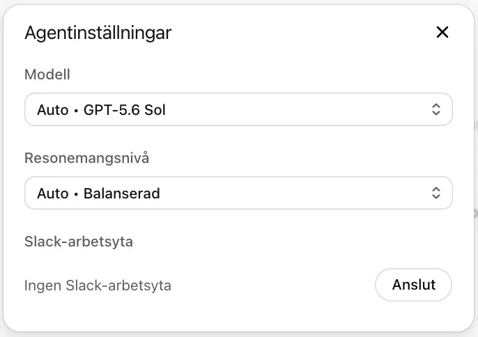 Agentinställningar med valen Modell och Resonemangsnivå, båda inställda på Auto, samt möjligheten att ansluta en Slack-arbetsyta