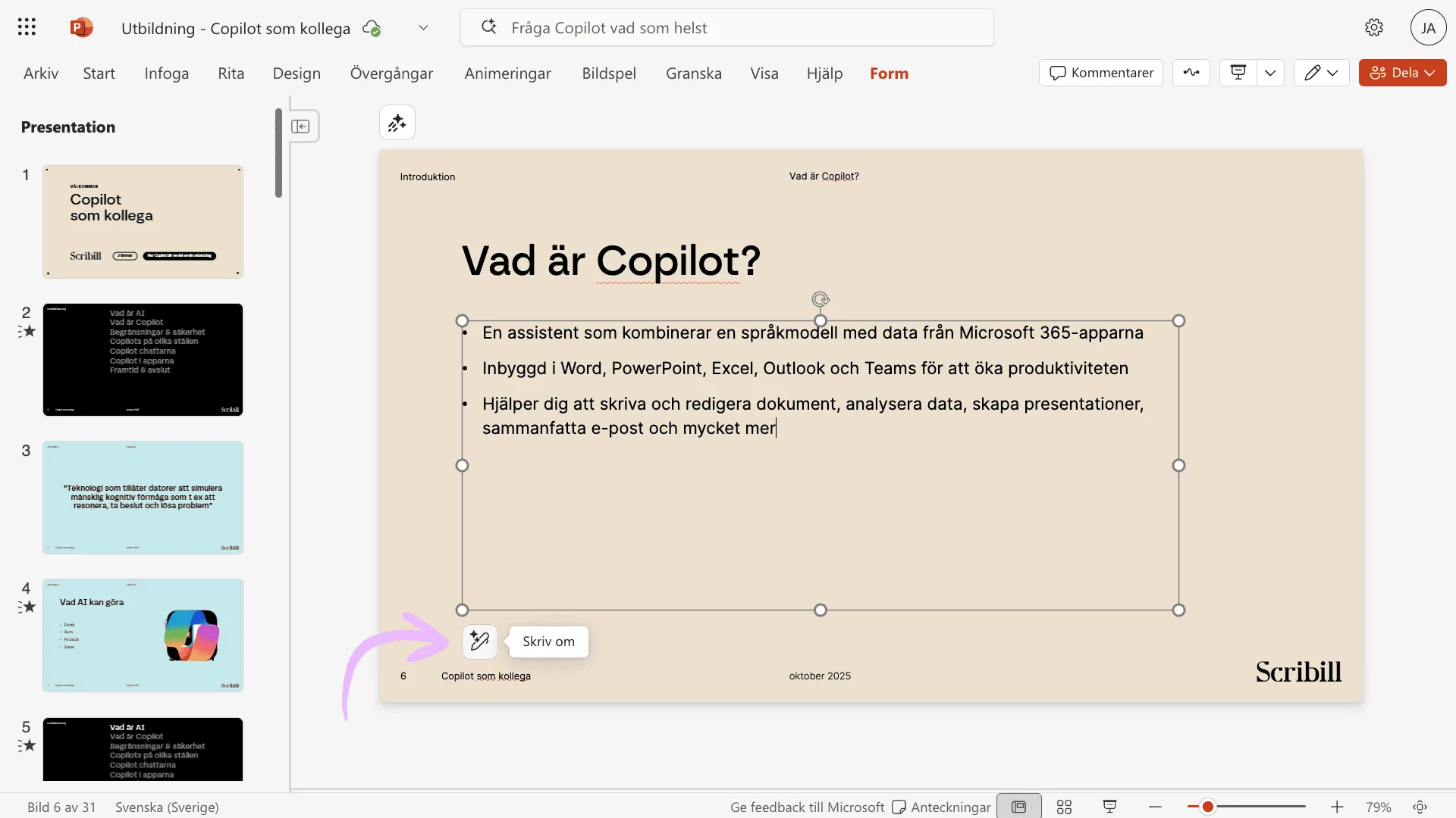 Slide i PowerPoint med markerad textruta och Copilots omskrivningsknapp för att förbättra eller förkorta texten